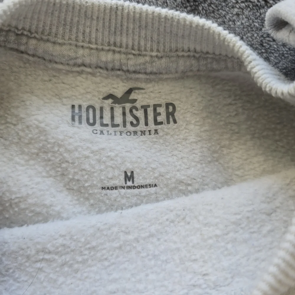 Hollister New Riviera Sailboat Crew Neck Size Medium